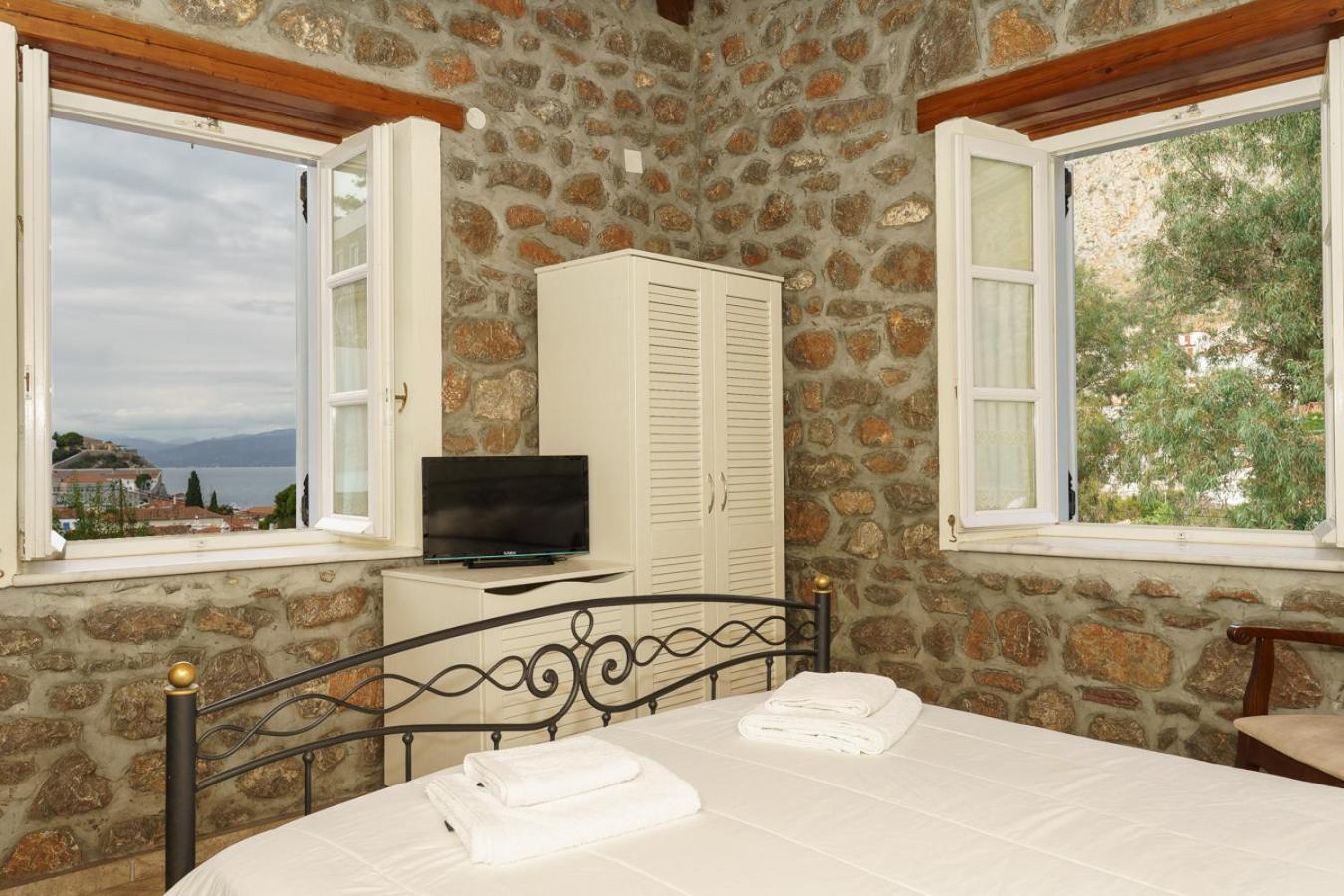 Nereids Guesthouse Hydra  Luaran gambar